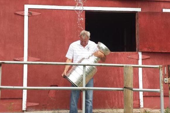 Sutter Takes Ice Bucket Challenge with Stanley Cup