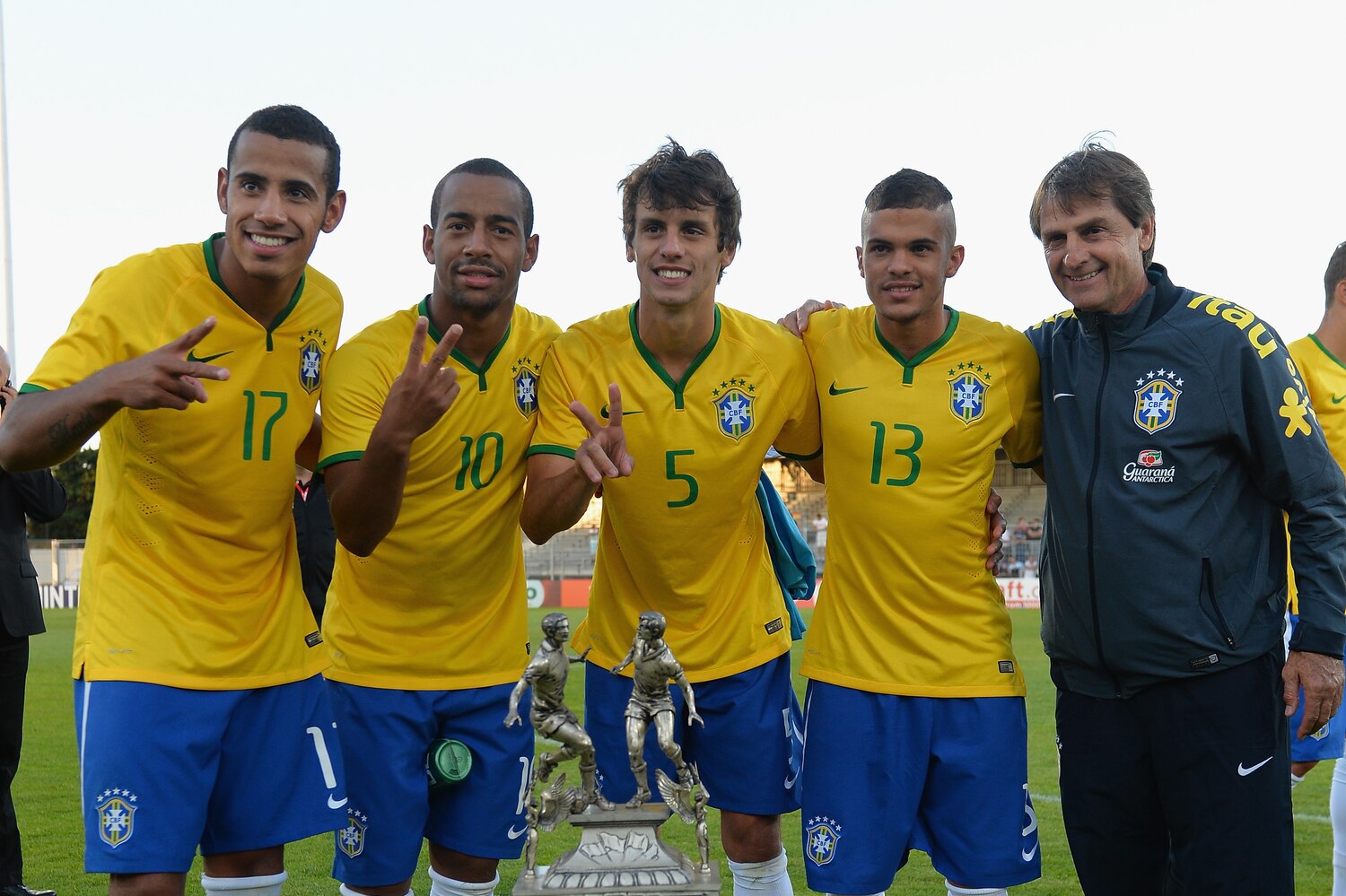10 Young Brazil Players Poised to Break out in 2014/15 Bleacher Report