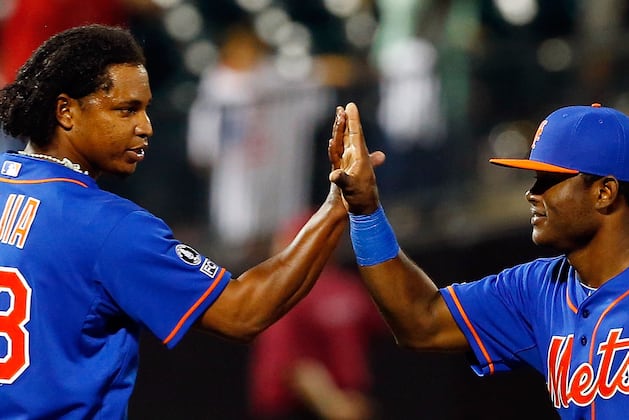 Mets Get Gift, Beat Phillies 4-1 Behind DeGrom
