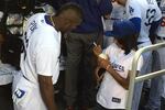 Puig Gets Mo'ne Davis' Autograph