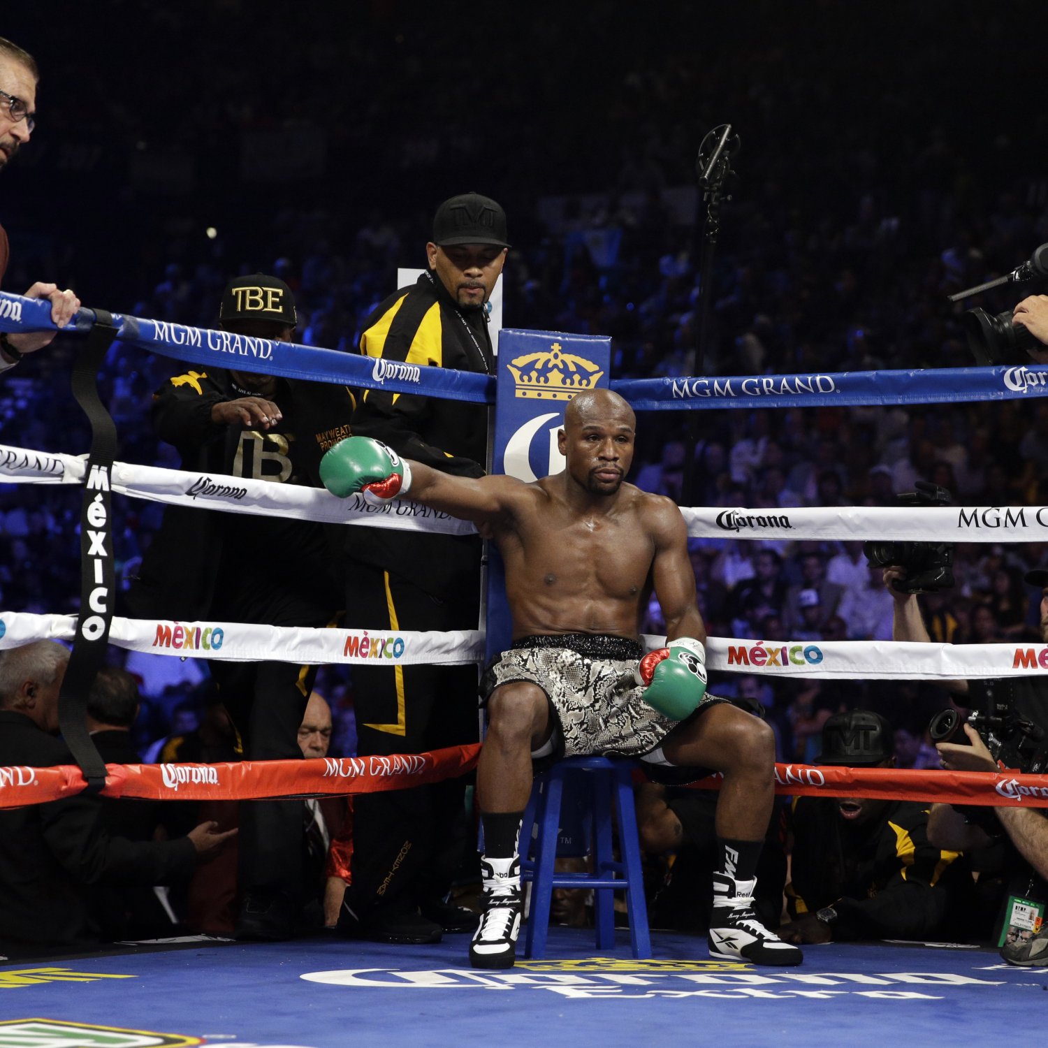 Floyd Mayweather's Record Must Be Tested by Tougher Opponent in Next