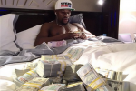 Floyd Mayweather Shows That He's Still Rich