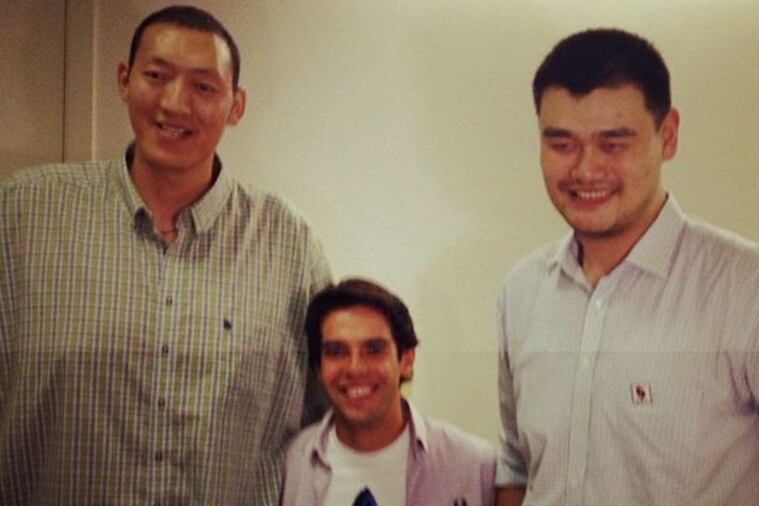 Yao Ming Poses Next to Someone Who's Actually Taller Than Him, Sun