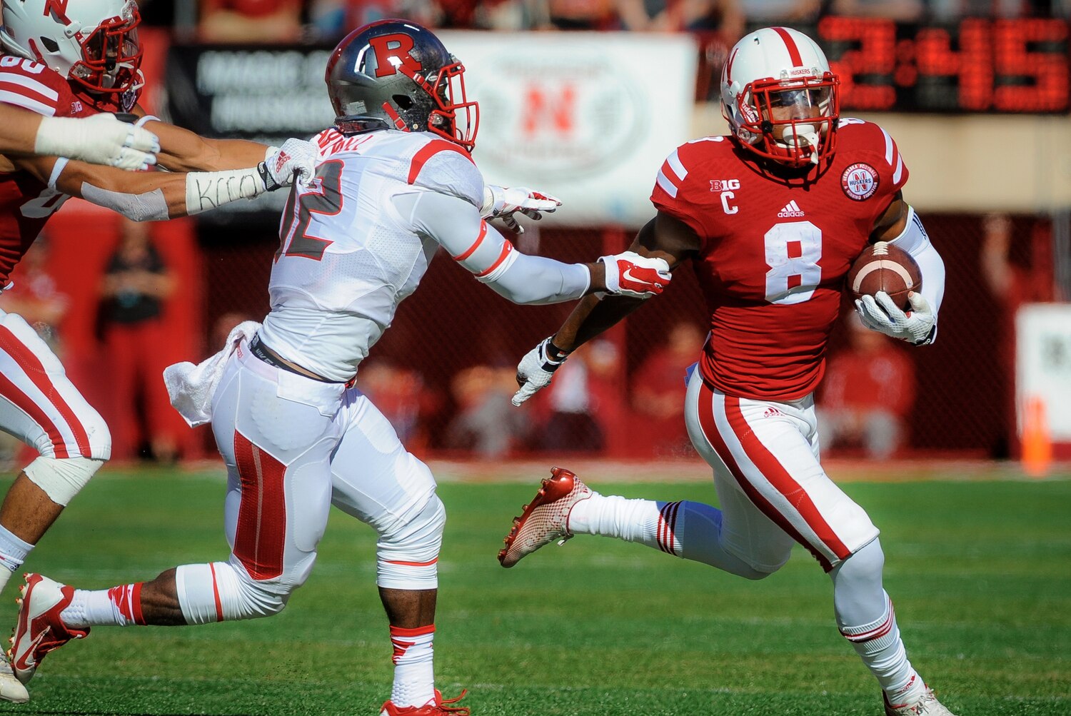Nebraska Running Back Ameer Abdullah Vaults to Front of Heisman Trophy