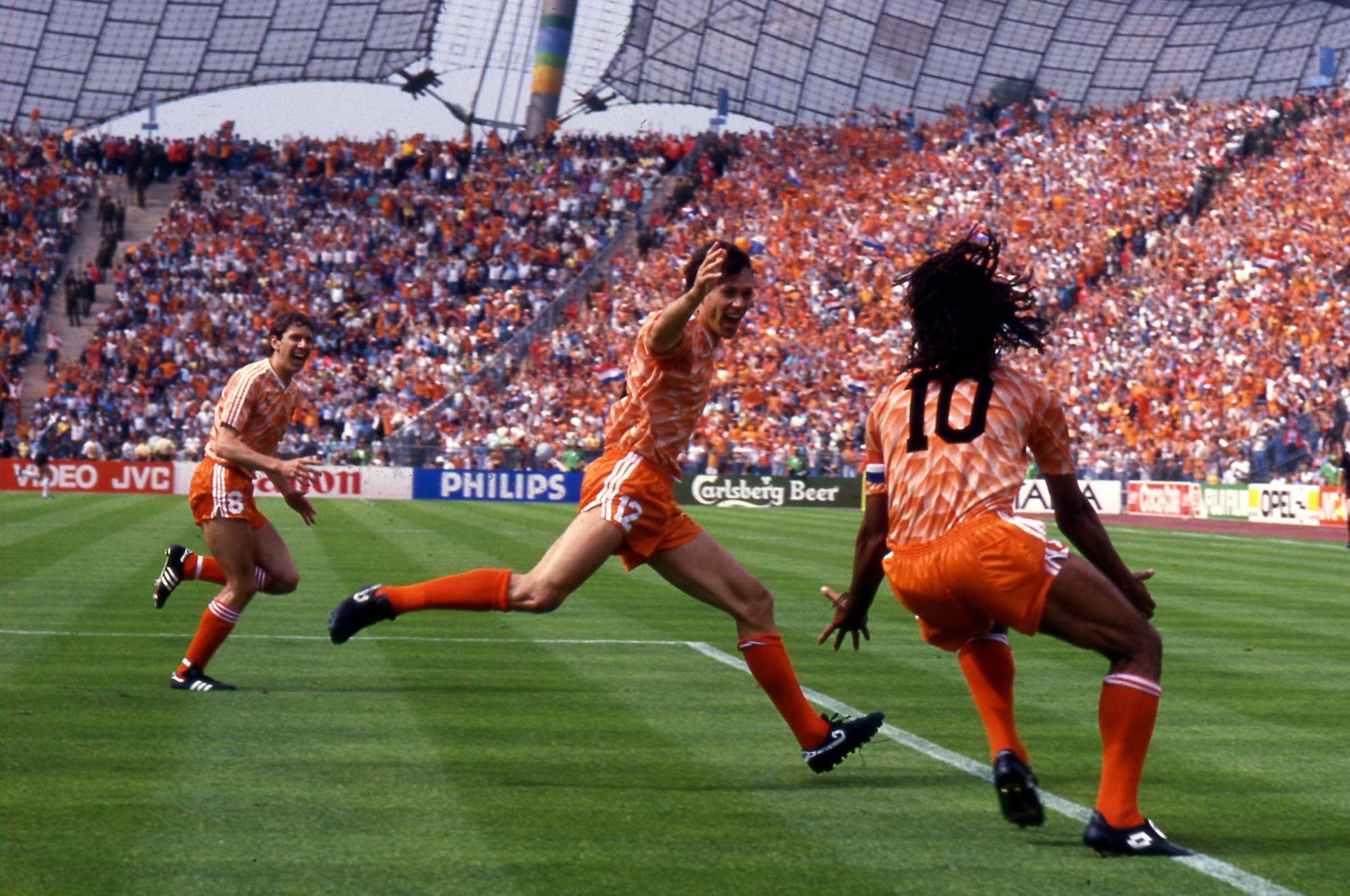 A great anime version of Marco Van Basten amazing goal for Netherlands in Euro88 final match against USSR A great anime version of Marco Van Basten amazing goal for Netherlands in Euro88 final match against USSR