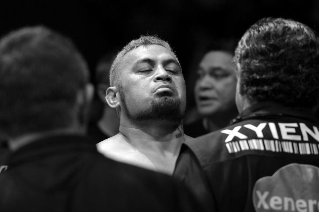 UFC 180 Preview: Is the Bottom About to Drop out of Mark Hunt's Feel-Good Story?