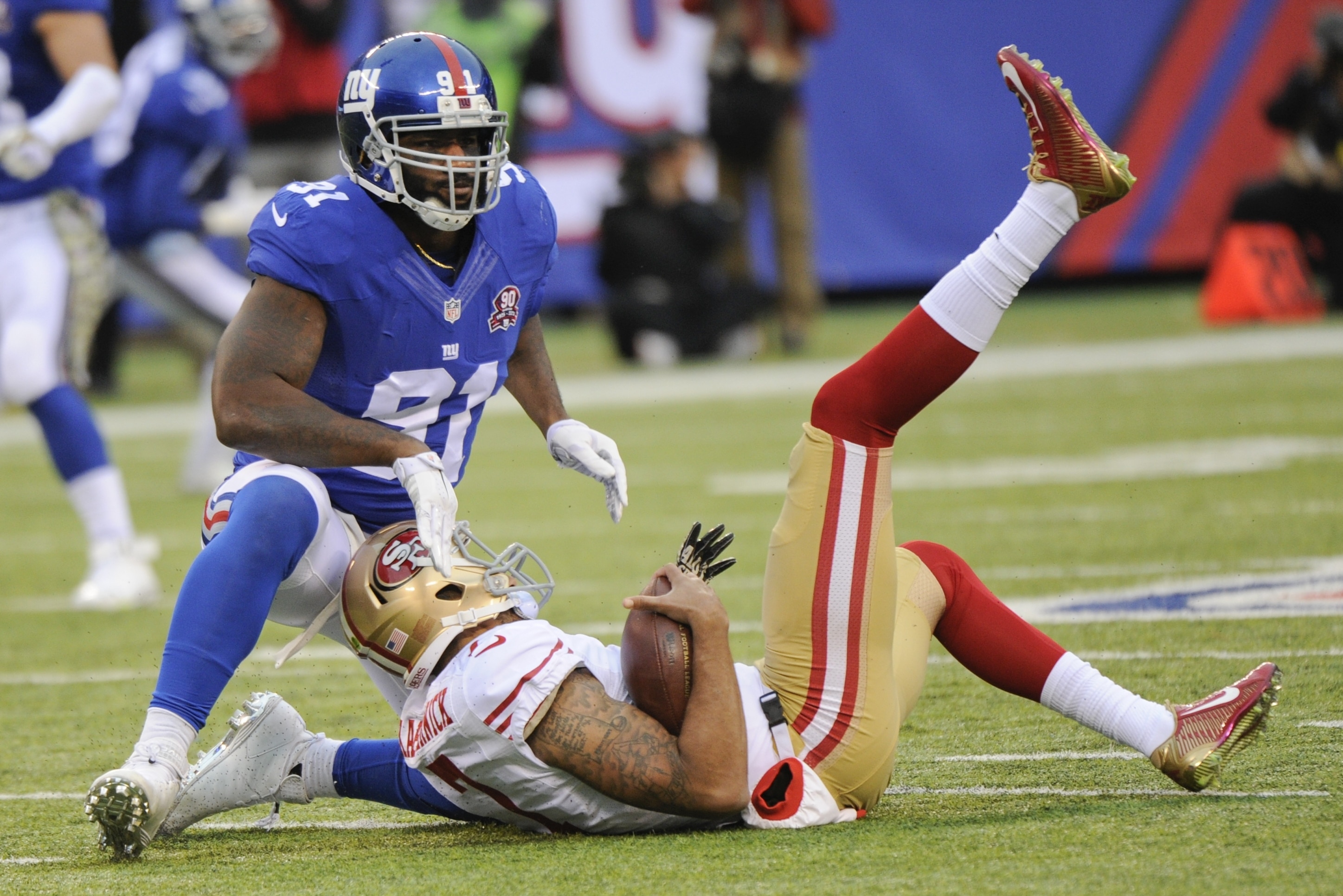 New York Giants defensive end Robert Ayers (91) sacks San Francisco 49ers quarterback Colin Kaepernick (7) during the first half of an NFL football game Sunday, Nov. 16, 2014, in East Rutherford, N.J. (AP Photo/Bill Kostroun)