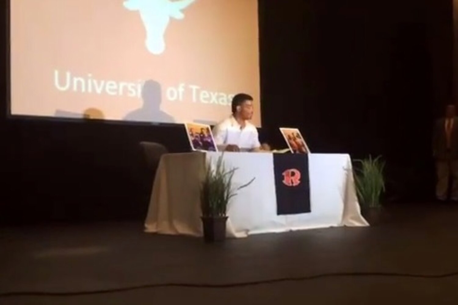 4-Star Recruit Chris Warren Uses Coin Flip to Choose Texas over ... - Bleacher Report
