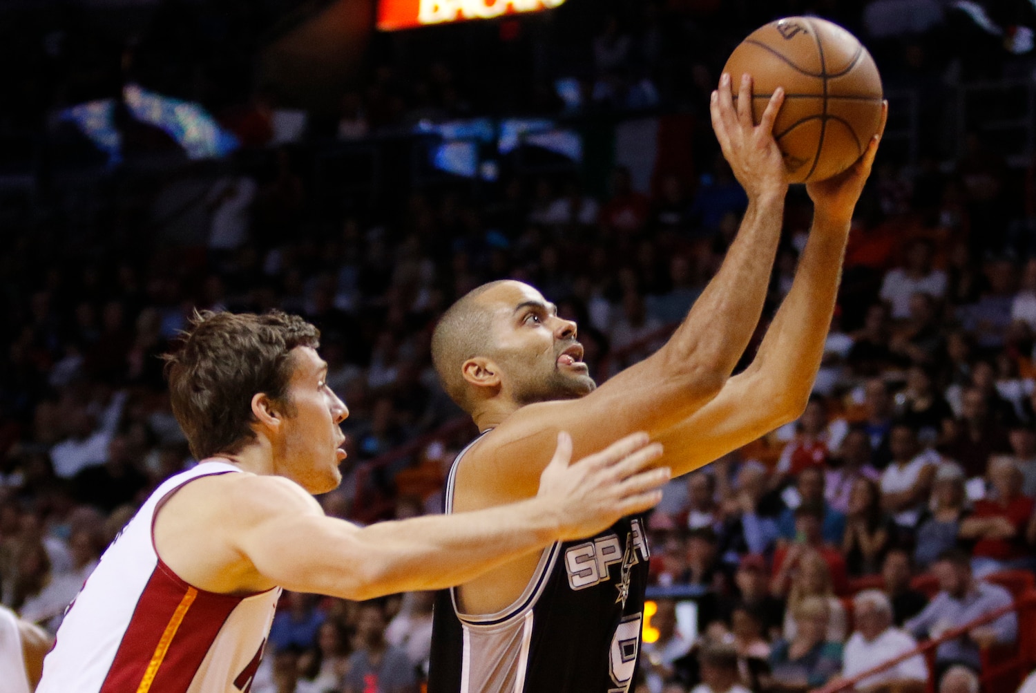 Parker Becomes 17th NBA Player To Log 1 000 Games With 1 Team 
