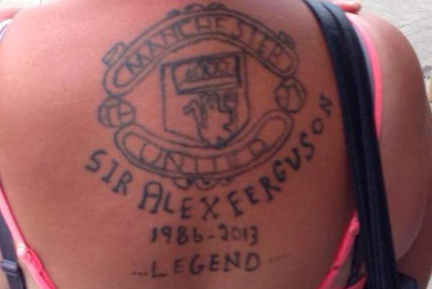 Manchester United Fan Gets Giant Tattoo on Her Back of ...