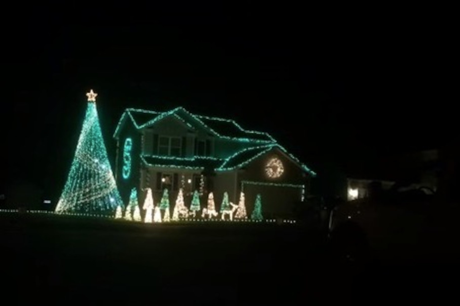michigan state fan wows with christmas light show set to michigan state fan wows with christmas light show set to