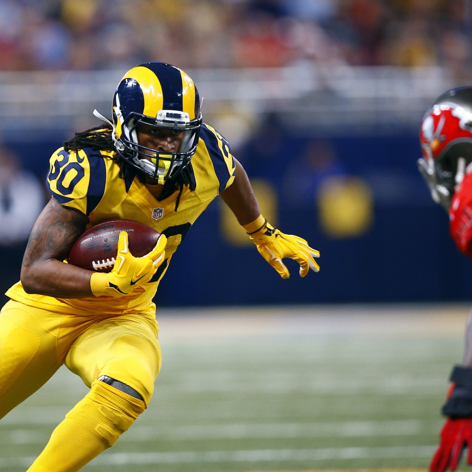 Todd Gurley Becomes 3rd Rookie in Rams History to Reach 1,000 Rushing