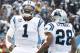El running back Jonathan Stewart (28) de los Panthers de Carolina celebra con quarterback Cam Newton (1) tras anotar un touchdown contra los Seahawks de Seattle en los playoffs de la NFL el domingo 17 de enero de 2016. (AP Foto/Bob Leverone)