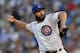 ARCHIVO - En esta foto de archivo del 12 de octubre de 2015, Jake Arrieta lanza con los Cachorros de Chicago durante el tercer juego de la serie divisional de la Liga Nacional contra los Cardenales de San Luis (AP Foto/Paul Beaty, archivo)