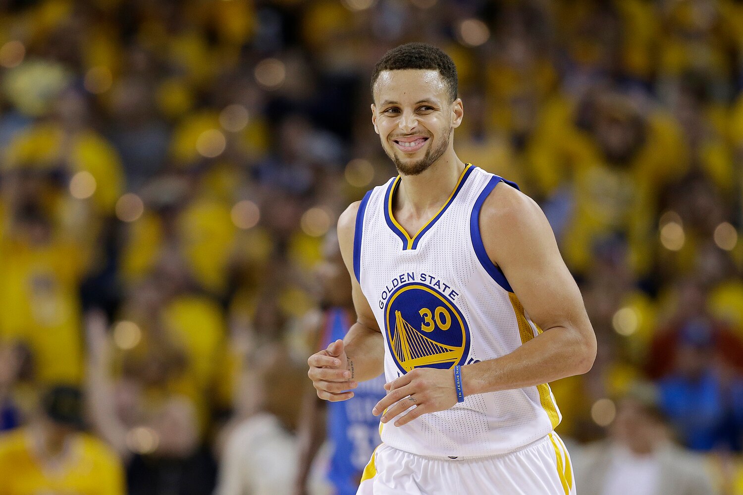 Steph Curry Breaks NBA Record for Most Consecutive Playoff Games with 3Pointer Bleacher Report