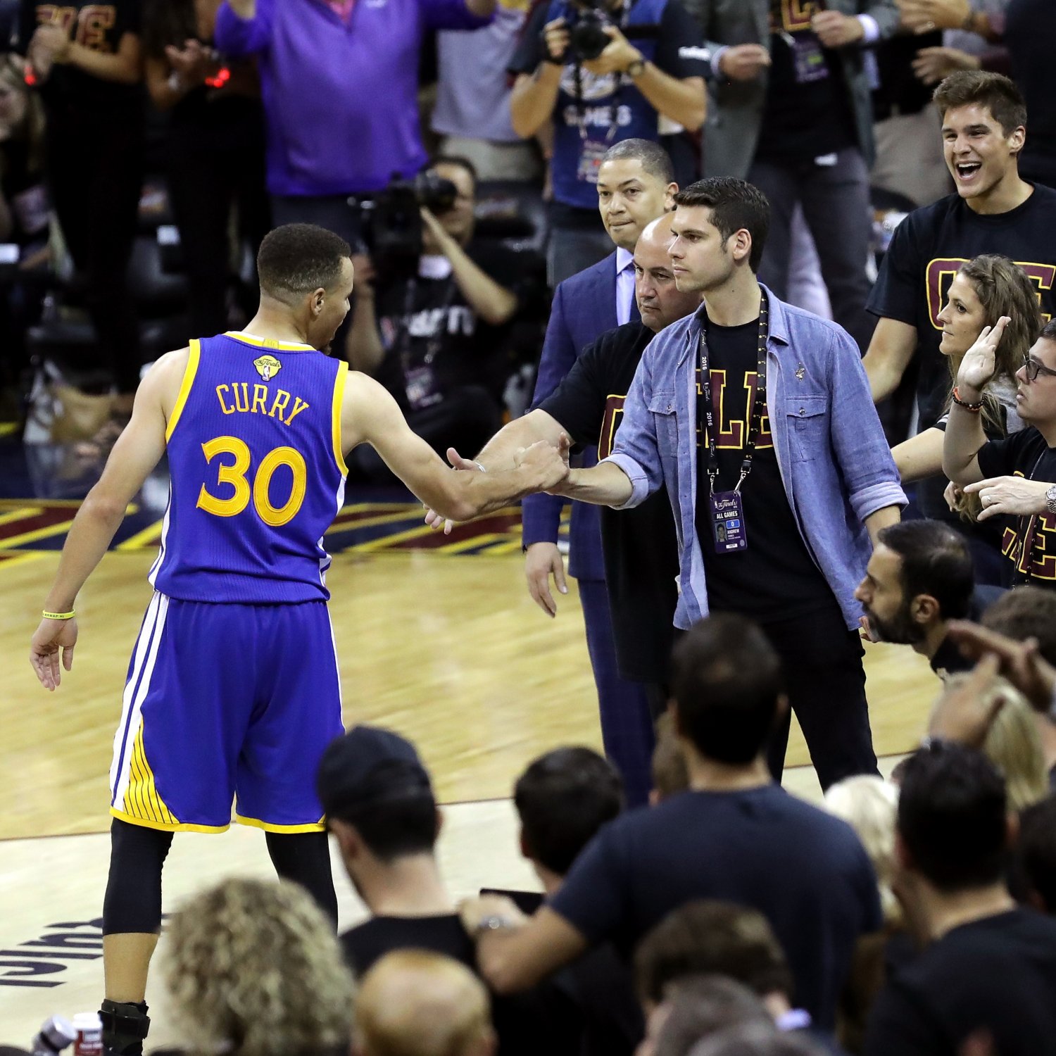  Struck by Stephen Curry39;s Mouthpiece in Game 6  Bleacher Report
