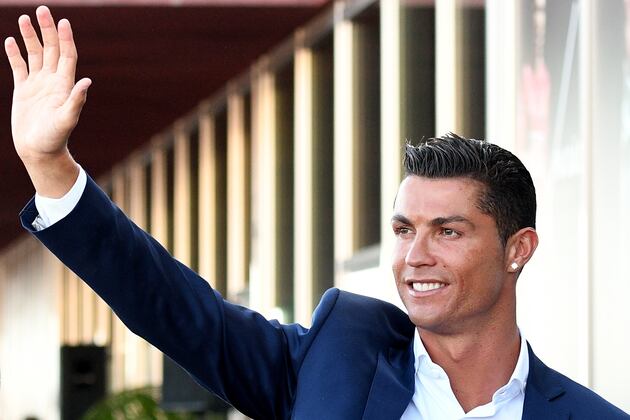 Cristiano Ronaldo Pushes Fan Attempting Selfie During Beverly Hills Visit