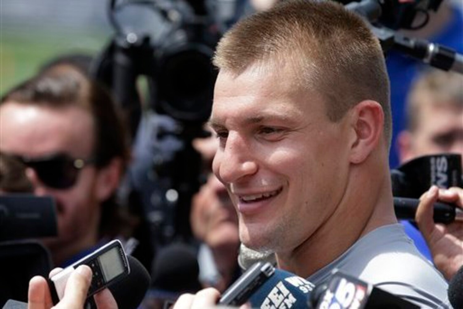 Rob Gronkowski Too Good for TE Money: Patriots Need to Pay Up