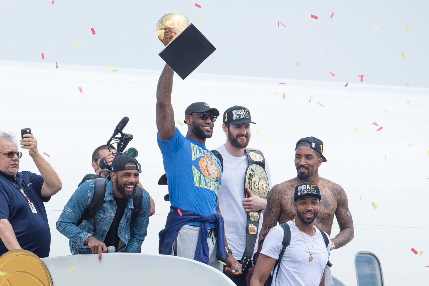 LeBron James Denies Wearing Ultimate Warrior Shirt as Slight to Golden State