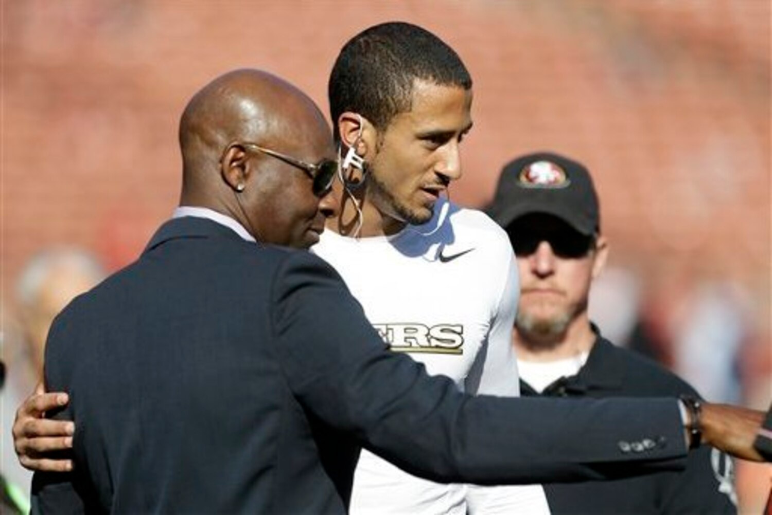 Jerry Rice Comments on Colin Kaepernick Sitting During National Anthem
