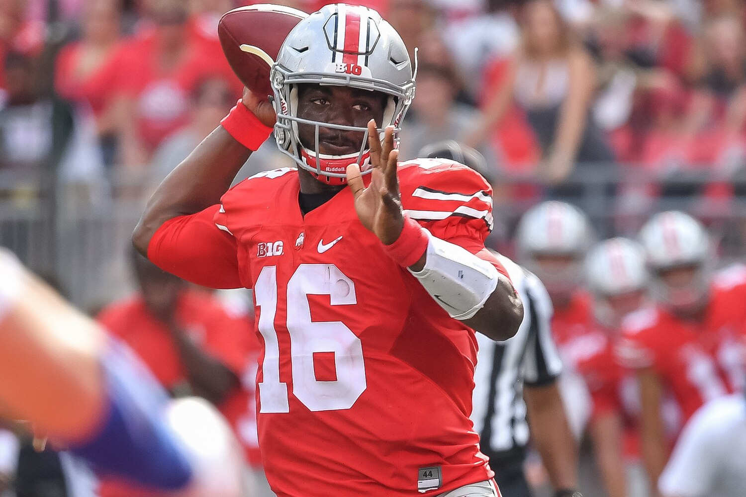 J.T. Barrett Breaks Ohio State Record for Career Passing Touchdowns