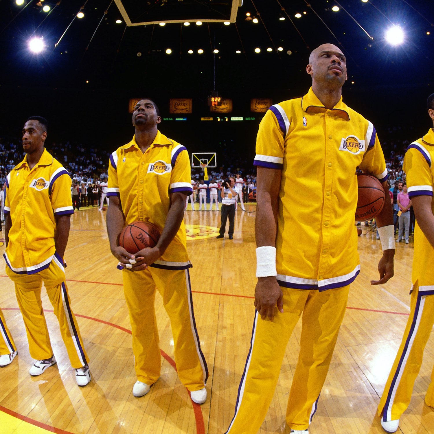 Los Angeles Lakers Will Honor 198687 Title Team with Hardwood Classics