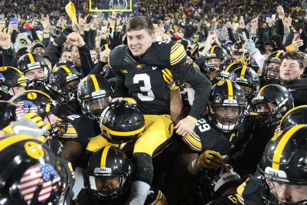 Most Chaotic Week Ever Is Bonanza for College Football, Fans and Intrigue