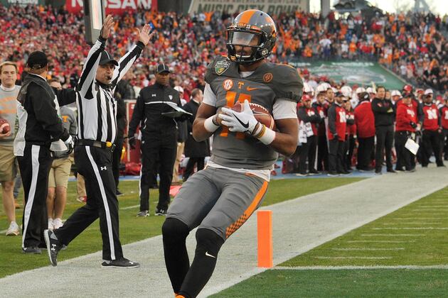 Joshua Dobbs Seals Tennessee Legacy with Star Showing in Career Finale 