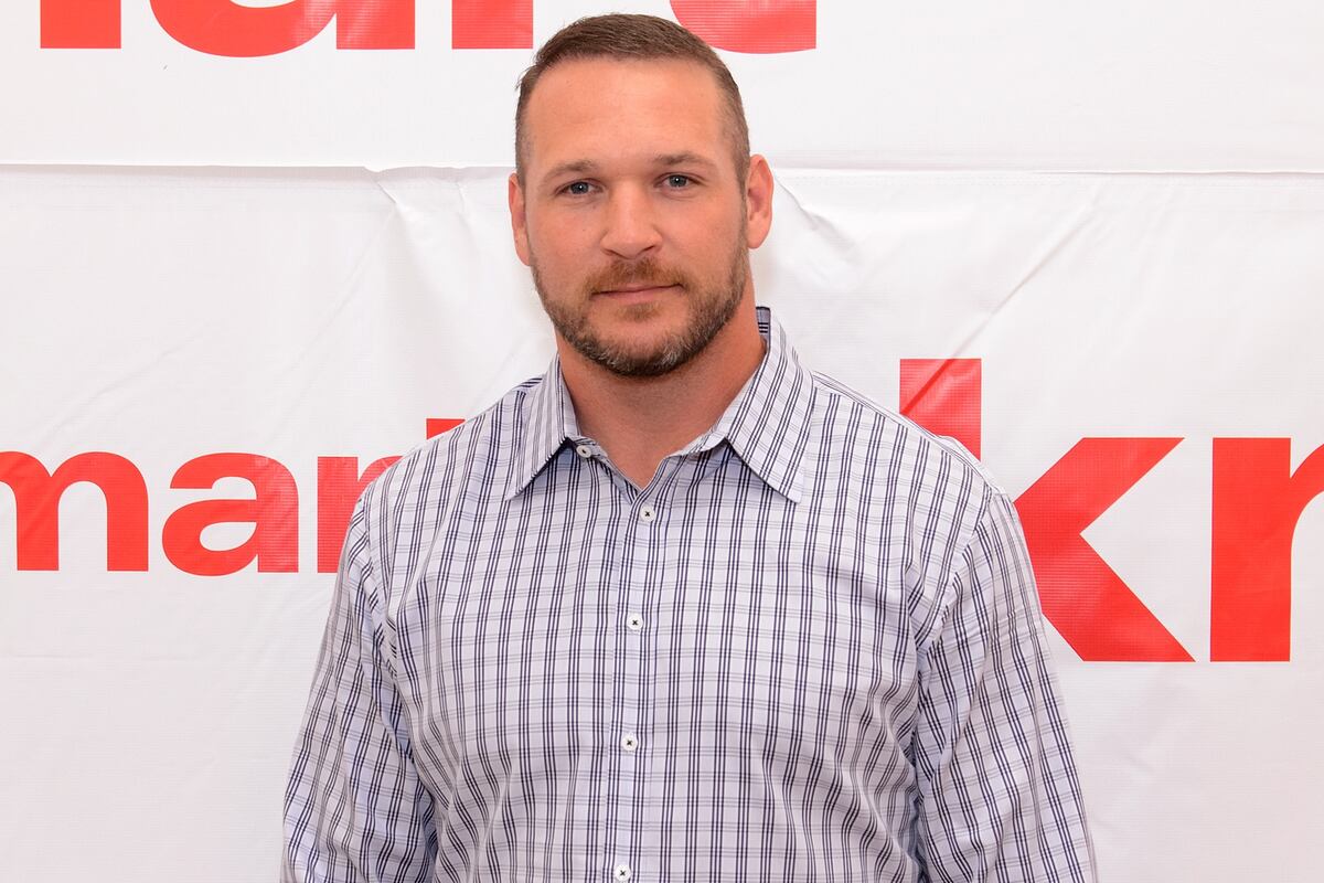 Brian Urlacher Sues Hair Clinic For Misappropriation Latest