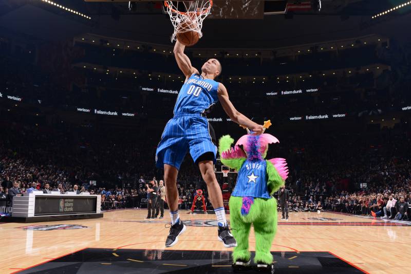 TORONTO, CANADA - FEBRUARY 13: Aaron Gordon #00 of the Orlando Magic goes up for the dunk during the Verizon Slam Dunk Contest as part of the 2016 NBA All Star Weekend on February 13, 2016 at the Air Canada Centre in Toronto, Ontario, Canada. NOTE TO USER: User expressly acknowledges and agrees that, by downloading and or using this Photograph, user is consenting to the terms and conditions of the Getty Images License Agreement. Mandatory Copyright Notice: Copyright 2016 NBAE (Photo by Jesse D. Garrabrant/NBAE via Getty Images)