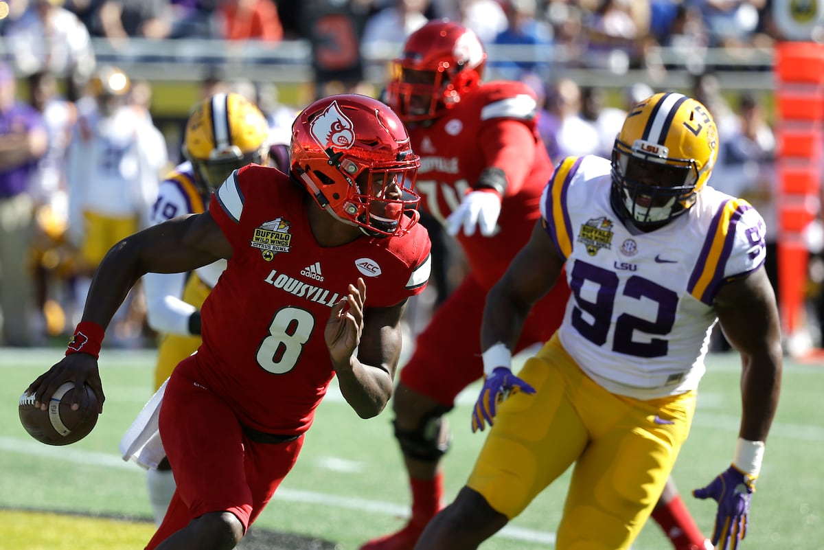 a comparison of the professional and college football What are the differences between college and nfl football fields the only difference between college and professional football fields is the placement of the. a comparison of the professional and college football What are the differences between college and nfl football fields the only difference between college and professional football fields is the placement of the.
