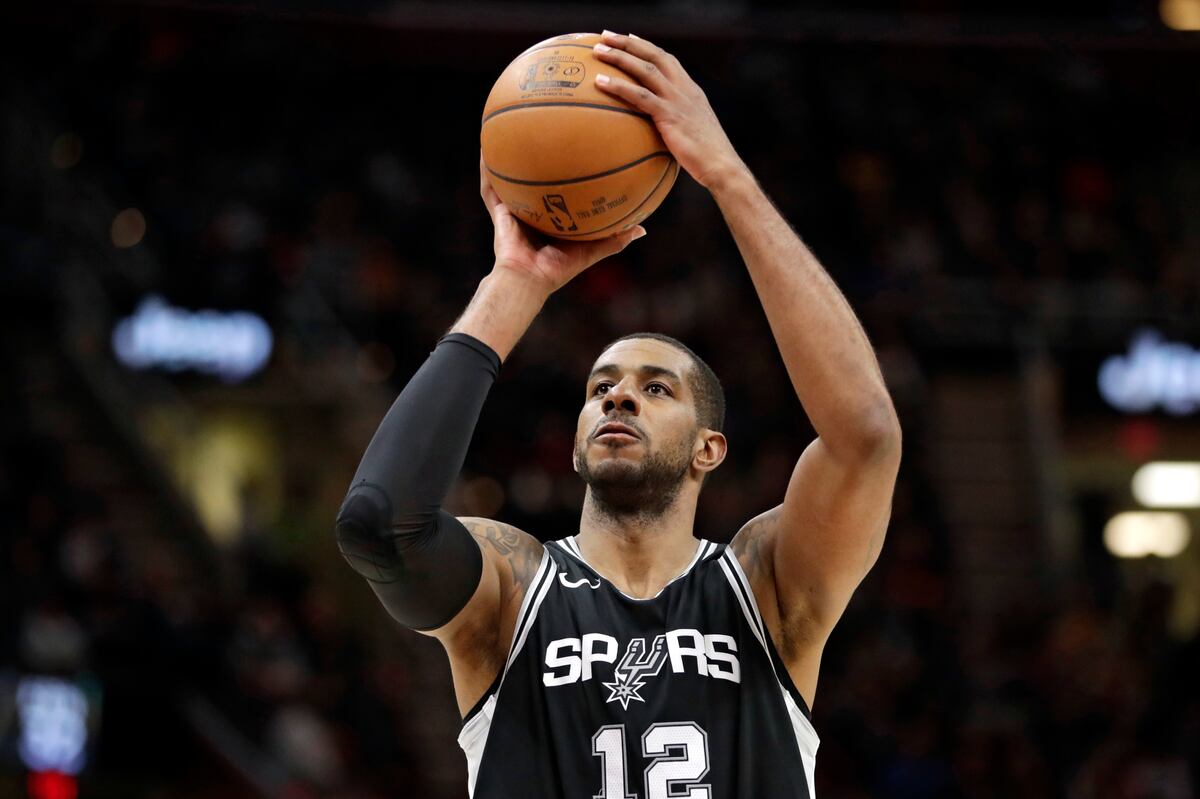 LaMarcus Aldridge Ruled out After Suffering Knee Injury During Spurs vs. Wizards
