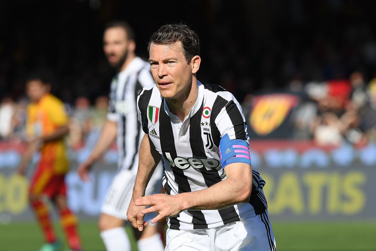Arsenal Transfer News: Stephan Lichtsteiner Free Transfer Rumoured