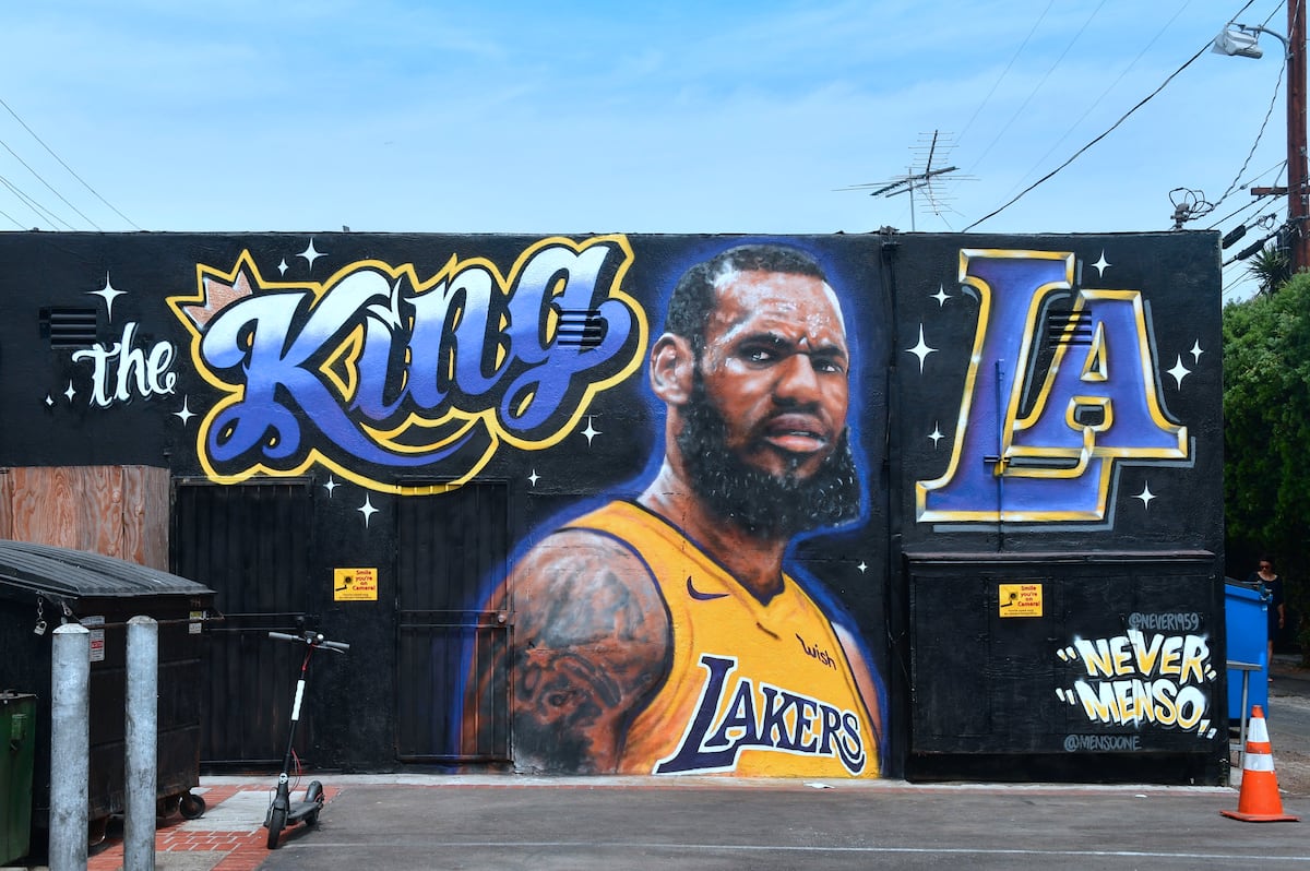 Lakers' LeBron James 'The King of LA' Mural Completely Painted Over