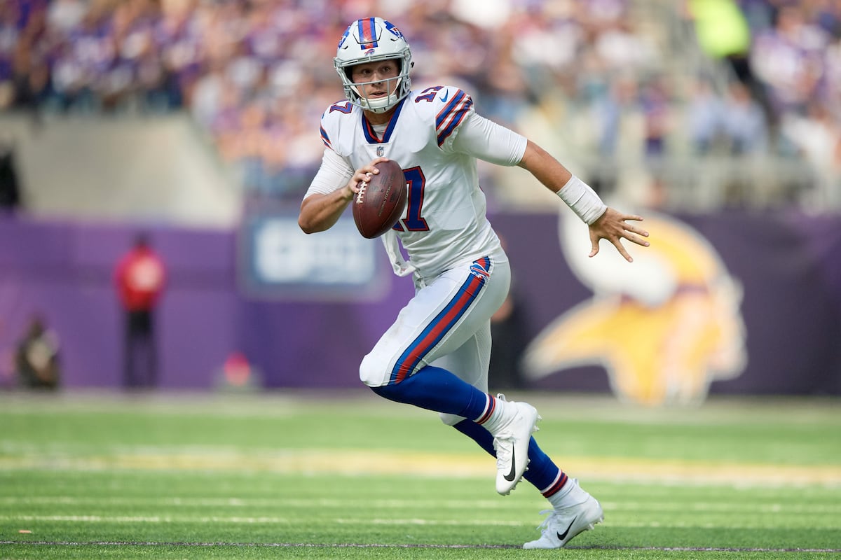 NFL Predictions Week 4: Vegas Odds, Spreads and Picks for All Games
