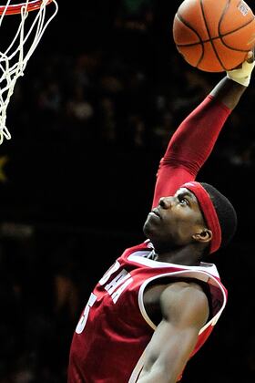 Alabama Basketball: 5 Reasons to Turn Your Attention to Crimson Tide Hoops
