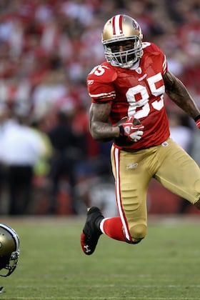 San Francisco 49ers' Vernon Davis: Catch Reminiscent of Terrell Owens from 1998