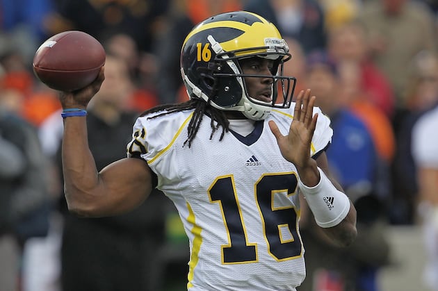 Denard Robinson Must Improve as a Passer to Let Michigan Play for Big Ten Title