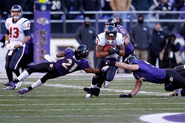 2012 NFL Free Agents: 10 Premium Players Who Will Command Major Dollars