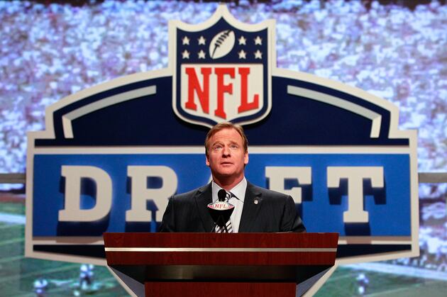 2012 NFL Mock Draft 1.0: Minnesota Vikings Trade-Down, RGIII Goes to Washington