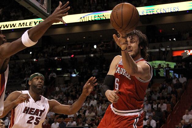 NBA Trade Rumors: 5 Teams That Must Gamble on Andrew Bogut