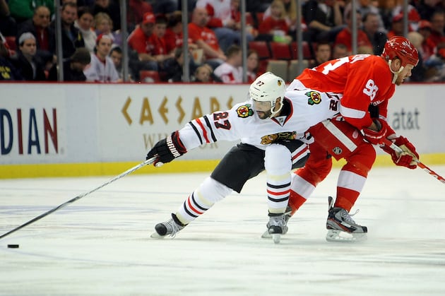 Chicago Blackhawks: 5 Reasons Johnny Oduya Will Help in the Playoffs