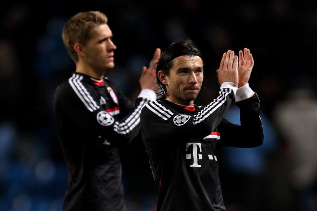 Bundesliga Review: Borussia Dortmund Stay Top, FC Bayern Smash 6 Past Berlin