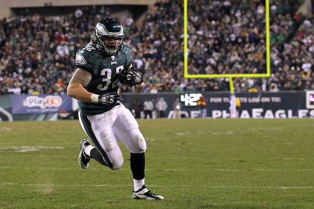 Indianapolis Colts: 5 Free Agents Team Should Still Be Pursuing for 2012 Season