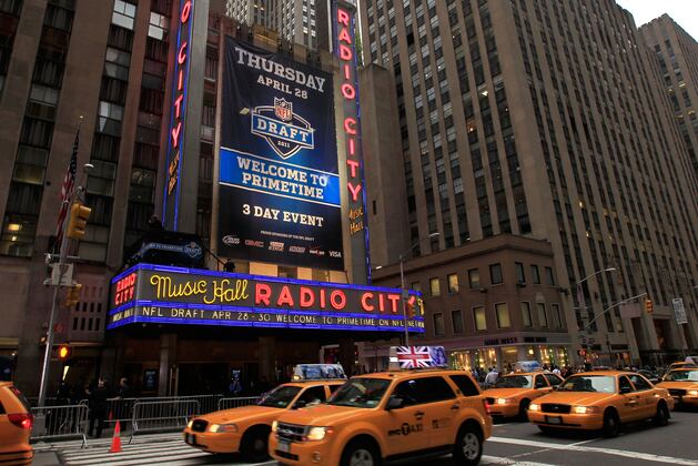 NFL Draft: Who the Indianapolis Colts Could Draft in Round 2