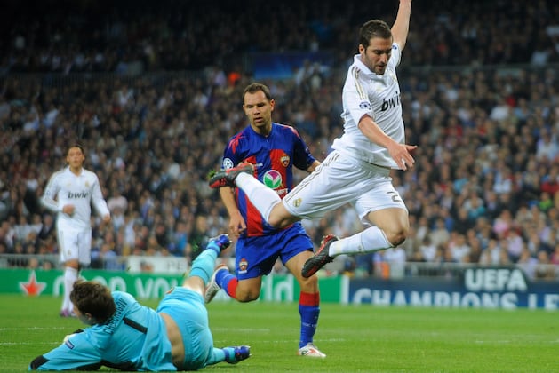 Chelsea Transfer Rumours: Higuain, Hulk Top Shopping List