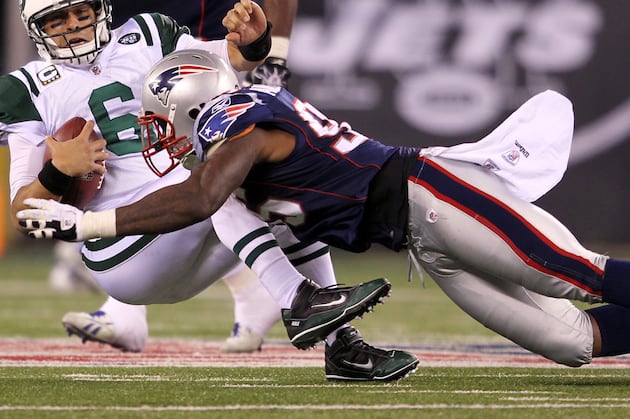 Miami Dolphins: 5 Free Agents the Team Should Still Pursue for the 2012 Season