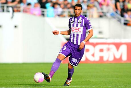 Arsenal Transfer News: Comparing Etienne Capoue to Yann M'Vila