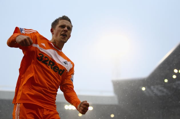 Liverpool FC: 4 Reasons Brendan Rodgers Should Sign Midfielder Gylfi Sigurdsson