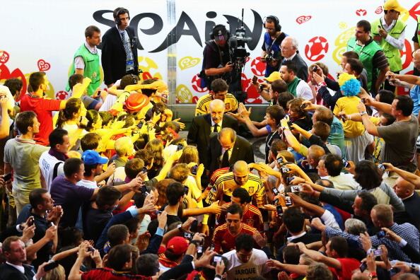 World Football Gossip Roundup: Spain's Treble, Didier Descamps, Mario Balotelli